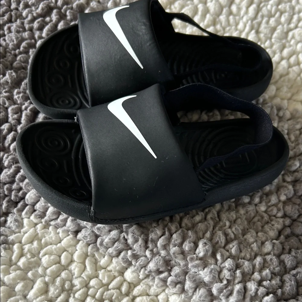 Nike Black Kids Slide Sandals with White Swoosh - Picture 6 of 7
